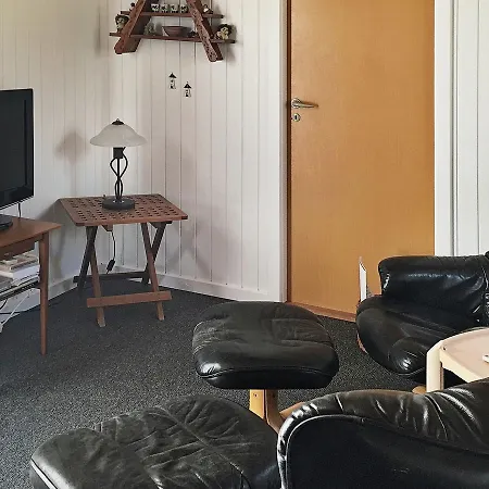بيت للعطل Two-bedroom Holiday In 29 *